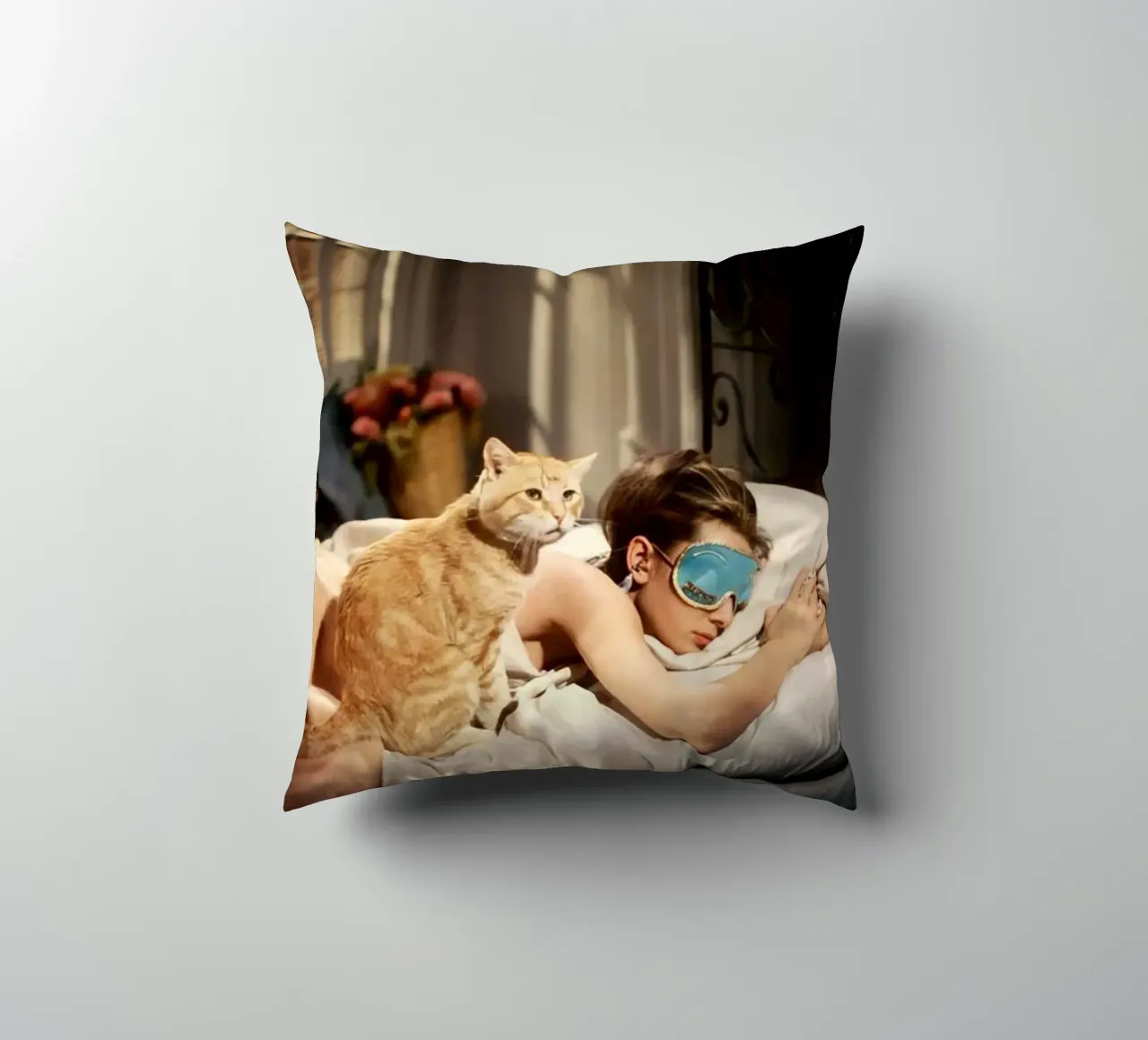 La ragazza dorme con un gatto cuscino da Piere art Shops