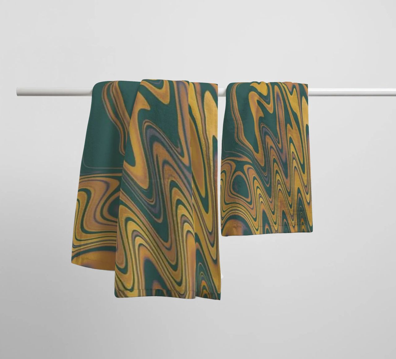 Abstract groen en geel cirkelvormig fractaal patroon badhanddoek van Something for you