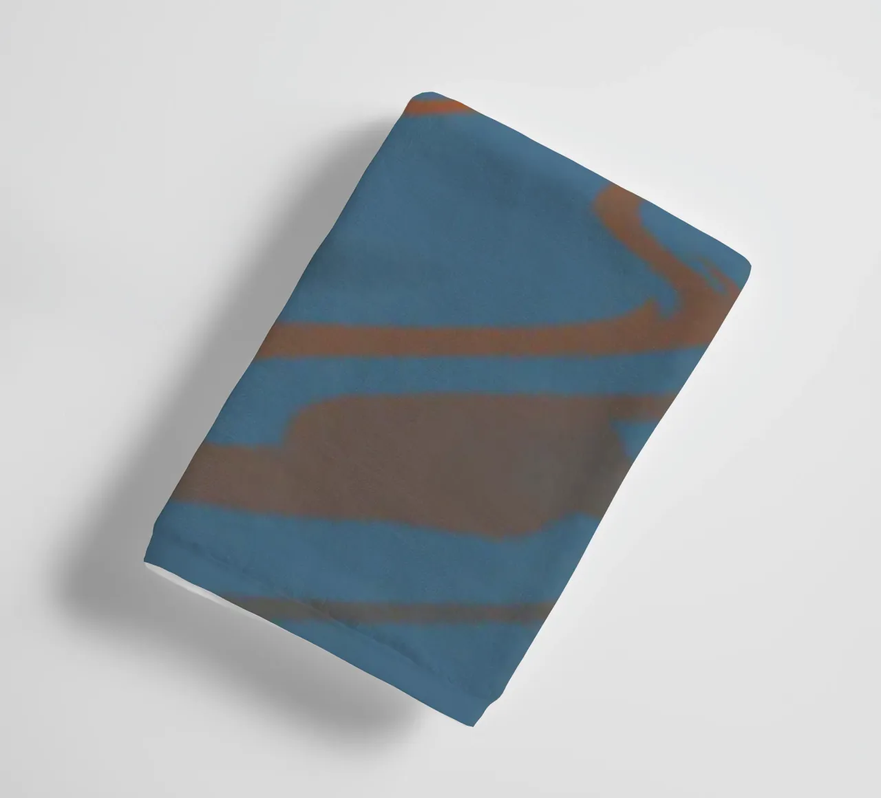 Abstraktes gezacktes blaues Wellen Muster Handtuch von Something for you