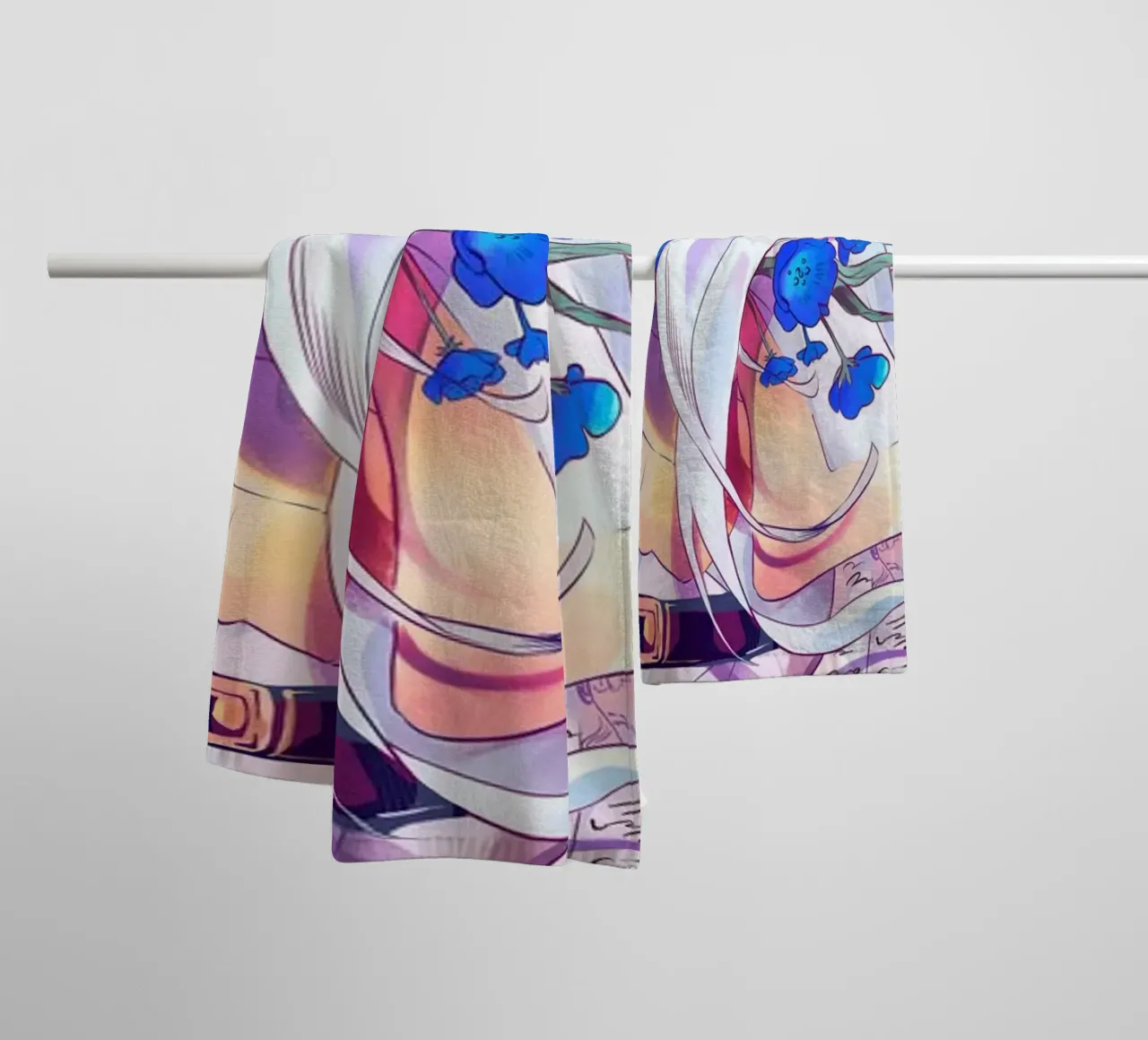 frieren con fiori blu asciugamano da bagno da Evie Shop