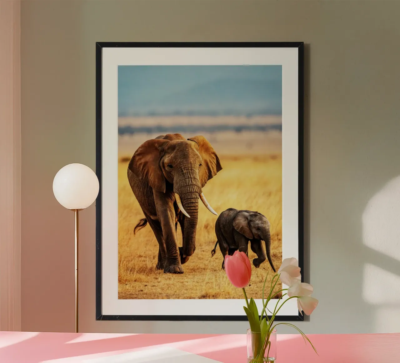 cucciolo di elefante e mamma poster con telaio in plastica da syabiqo