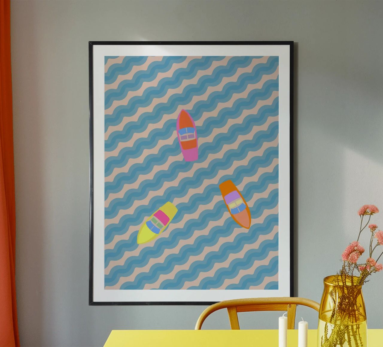 Barche a motore colorate su onde blu poster da Alisa Knöß