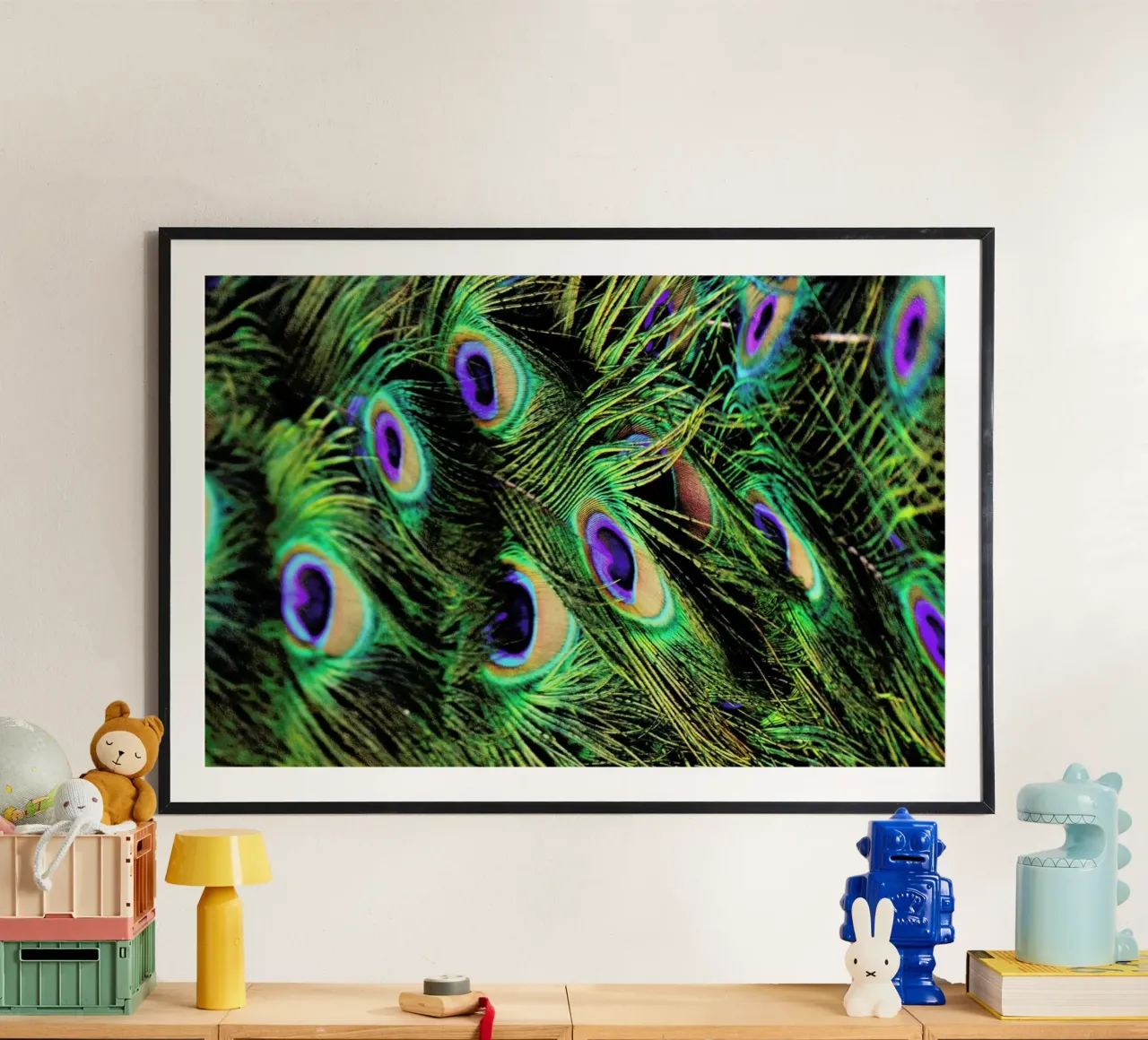 Peacock Plumes poster con telaio in plastica da Robin Delean
