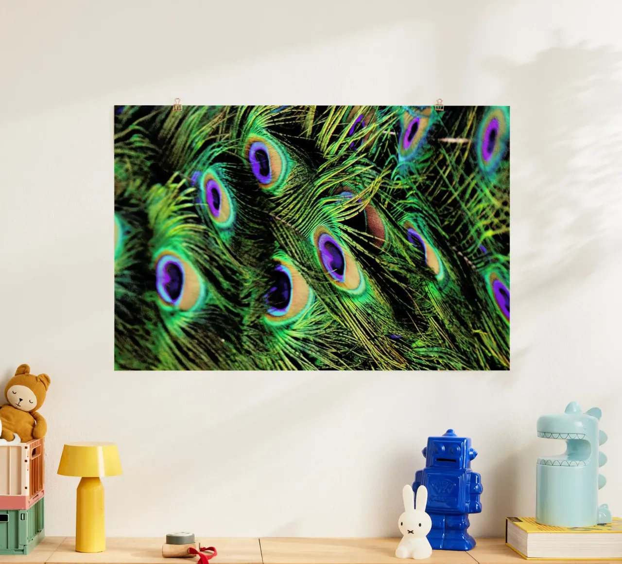 Peacock Plumes poster con telaio in plastica da Robin Delean