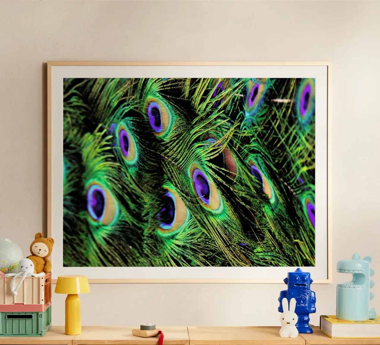 Peacock Plumes poster con telaio in plastica da Robin Delean