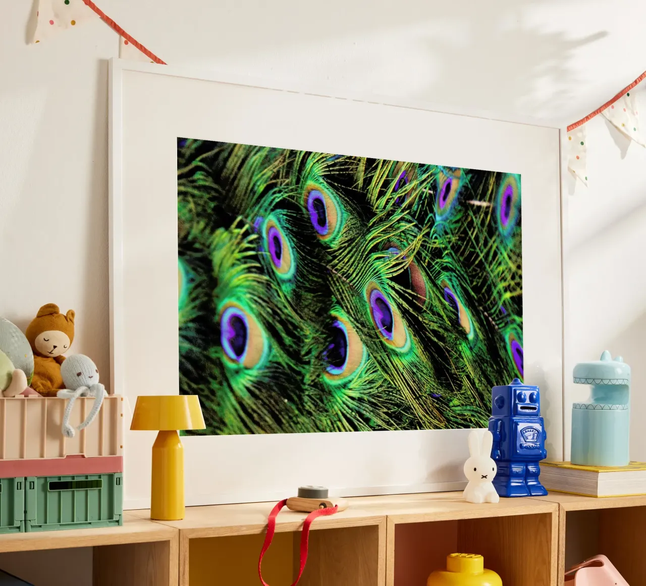 Peacock Plumes poster con telaio in plastica da Robin Delean
