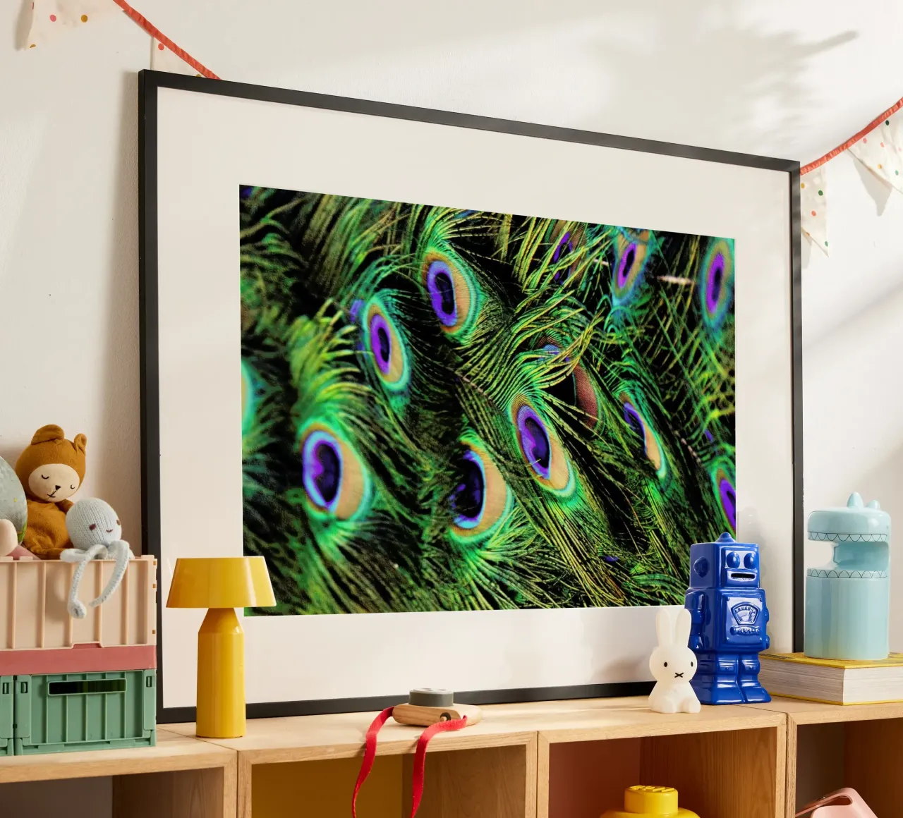 Peacock Plumes poster con telaio in plastica da Robin Delean
