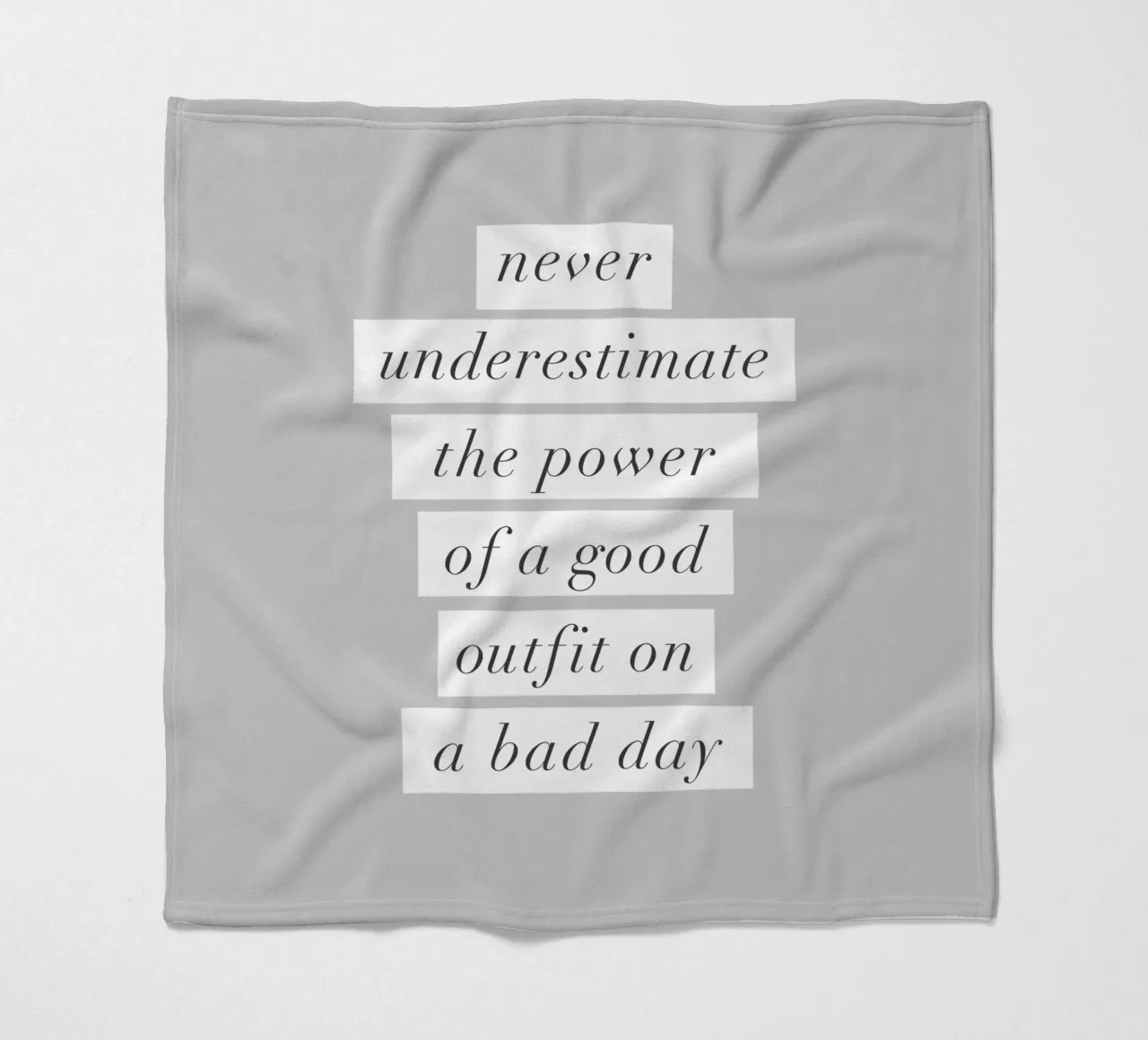 Un buon abbigliamento in una brutta giornata Typografie Design coperta in pile da THE MOTIVATED TYPE