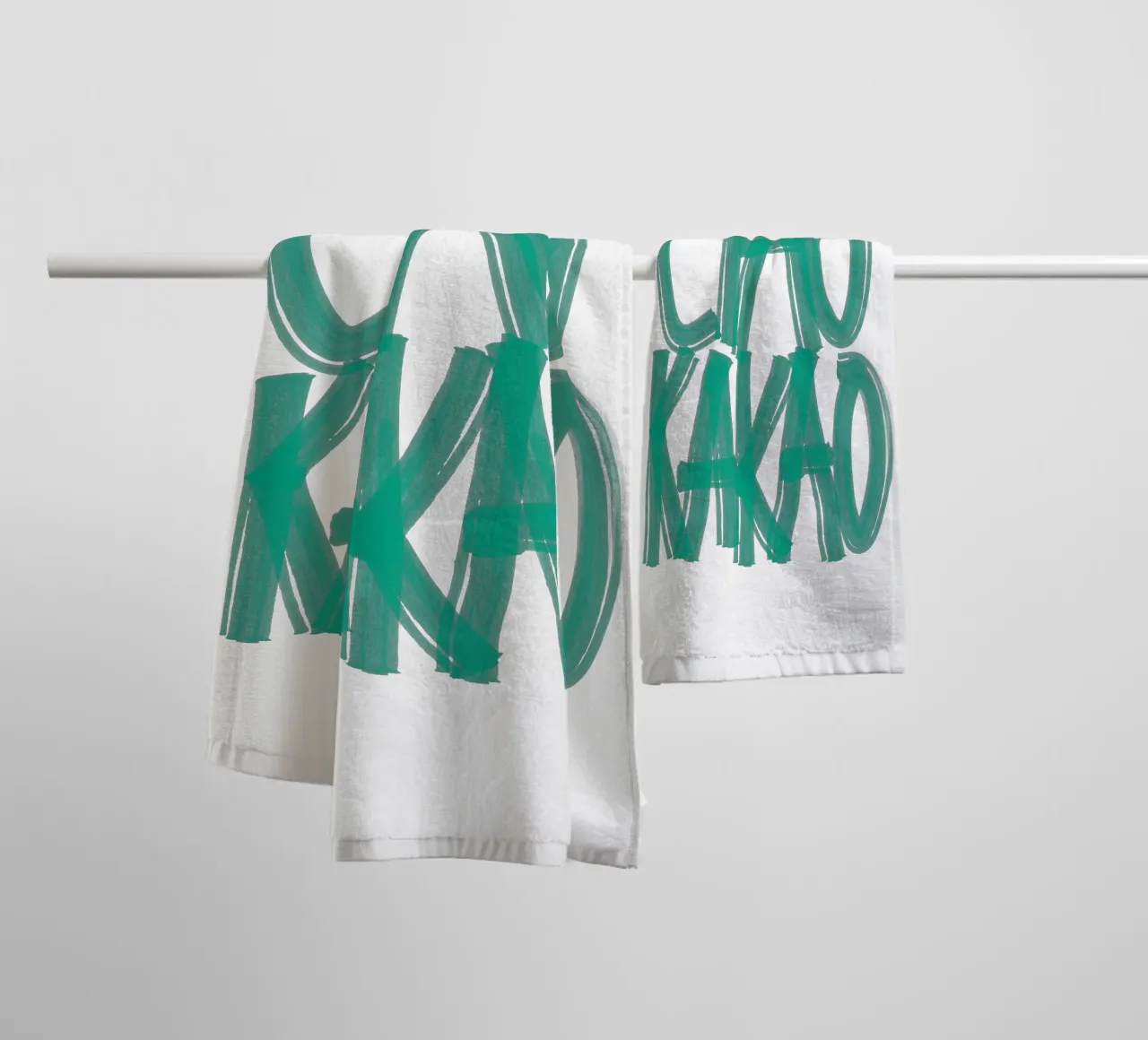 Ciao Kakao – Say It Bold asciugamano da bagno da QuooodZ by MooodzArt