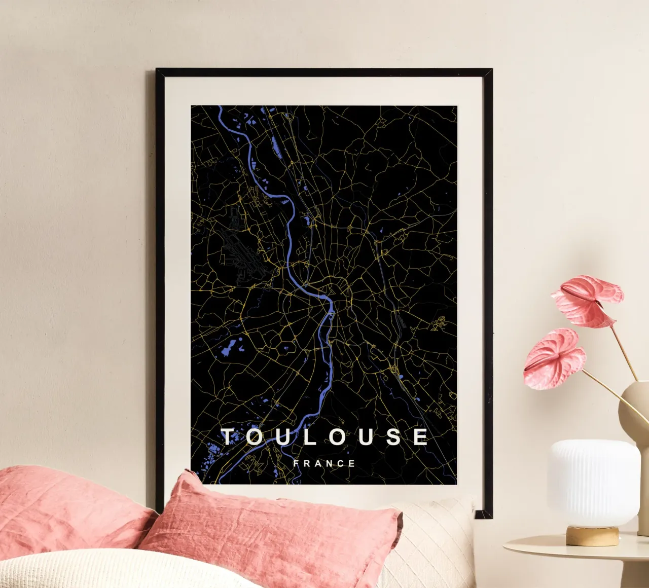 Tolosa Francia - Mappa della città in nero e oro poster con telaio in alluminio da Cartographers Library