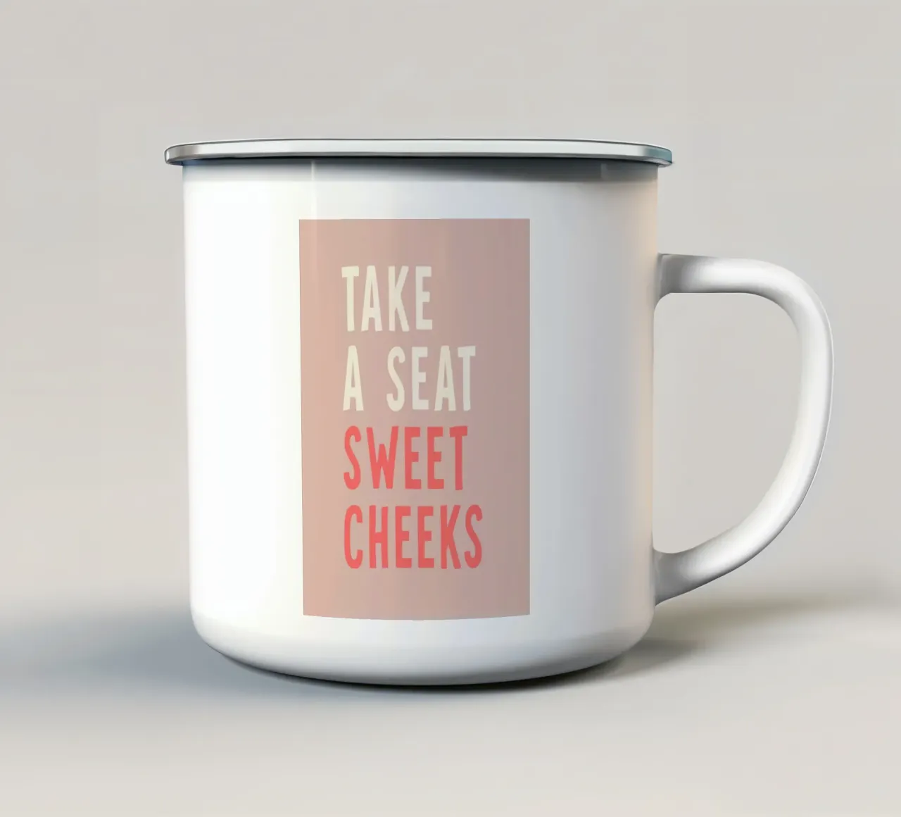 Take a seat sweet cheeks tazza in smalto da WORD & WONDER