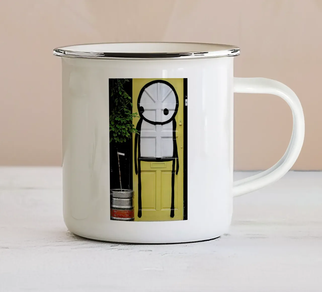 Streetart Gelb 2 tazza in smalto da Sadia