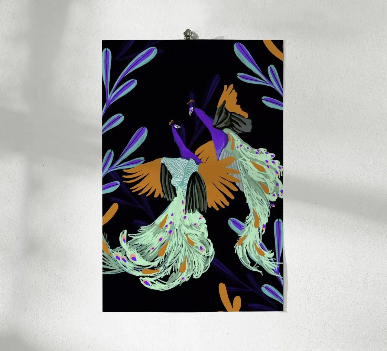 Peacock Dance poster con telaio in legno da Goed Blauw