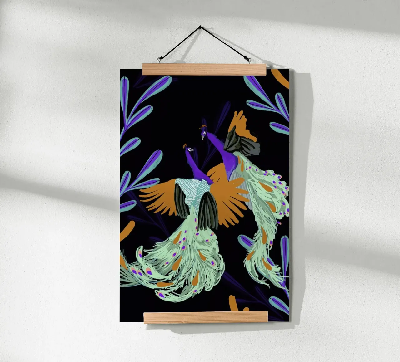 Peacock Dance poster con telaio in legno da Goed Blauw