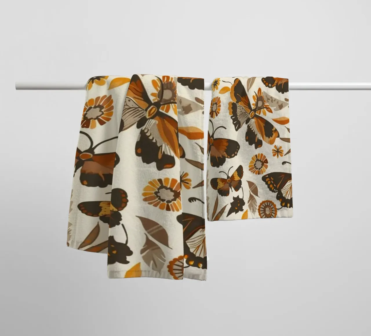 Retro Butterflies asciugamano da bagno da Sunflower Soul Studio