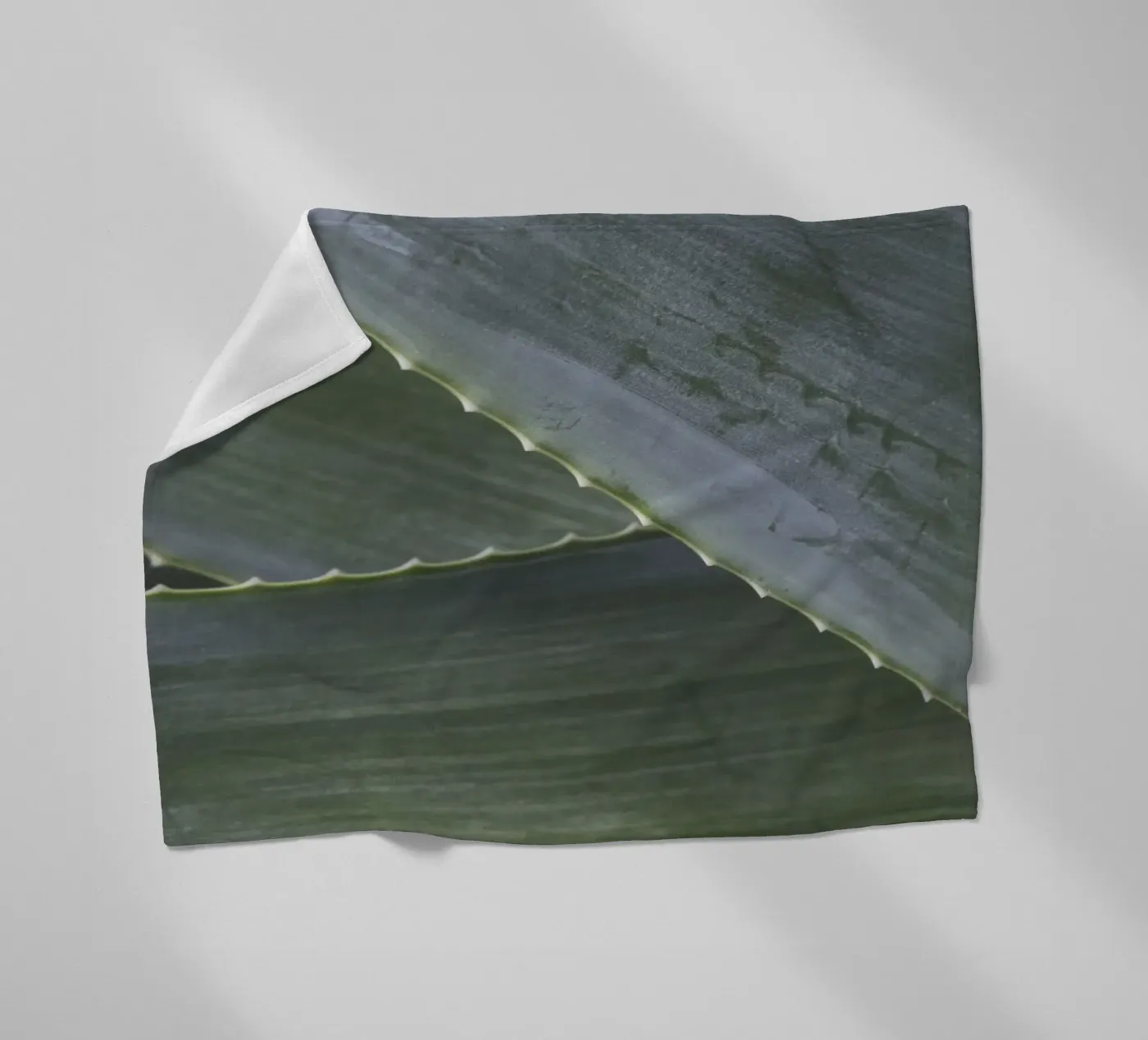 Close Enough 1 Fleecedecke von Nur Mut