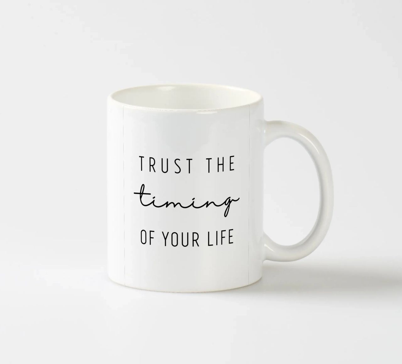 Trust the timing tazza in ceramica da BAINAI QUOTES