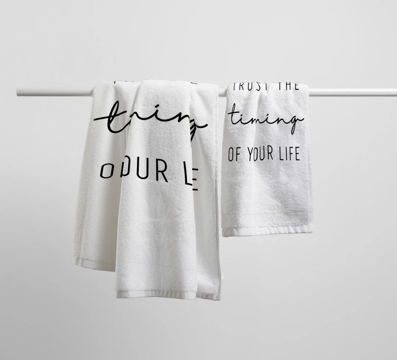 Trust the timing asciugamano da bagno da BAINAI QUOTES