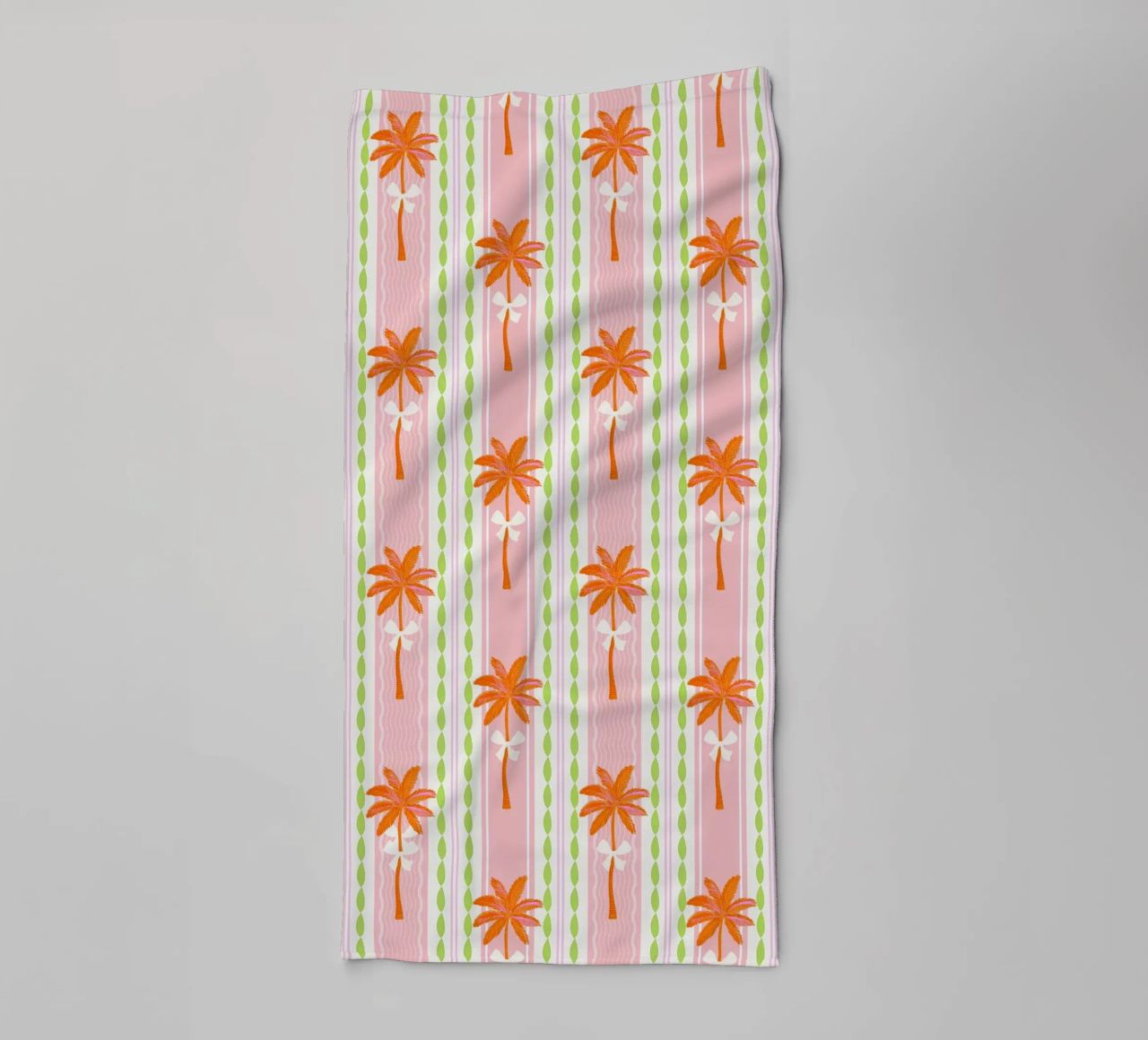 Motif Preppy Palms & Bows Tropical Grandmillennial Stripe (motifs à rayures) serviette de bain de Dominique Vari