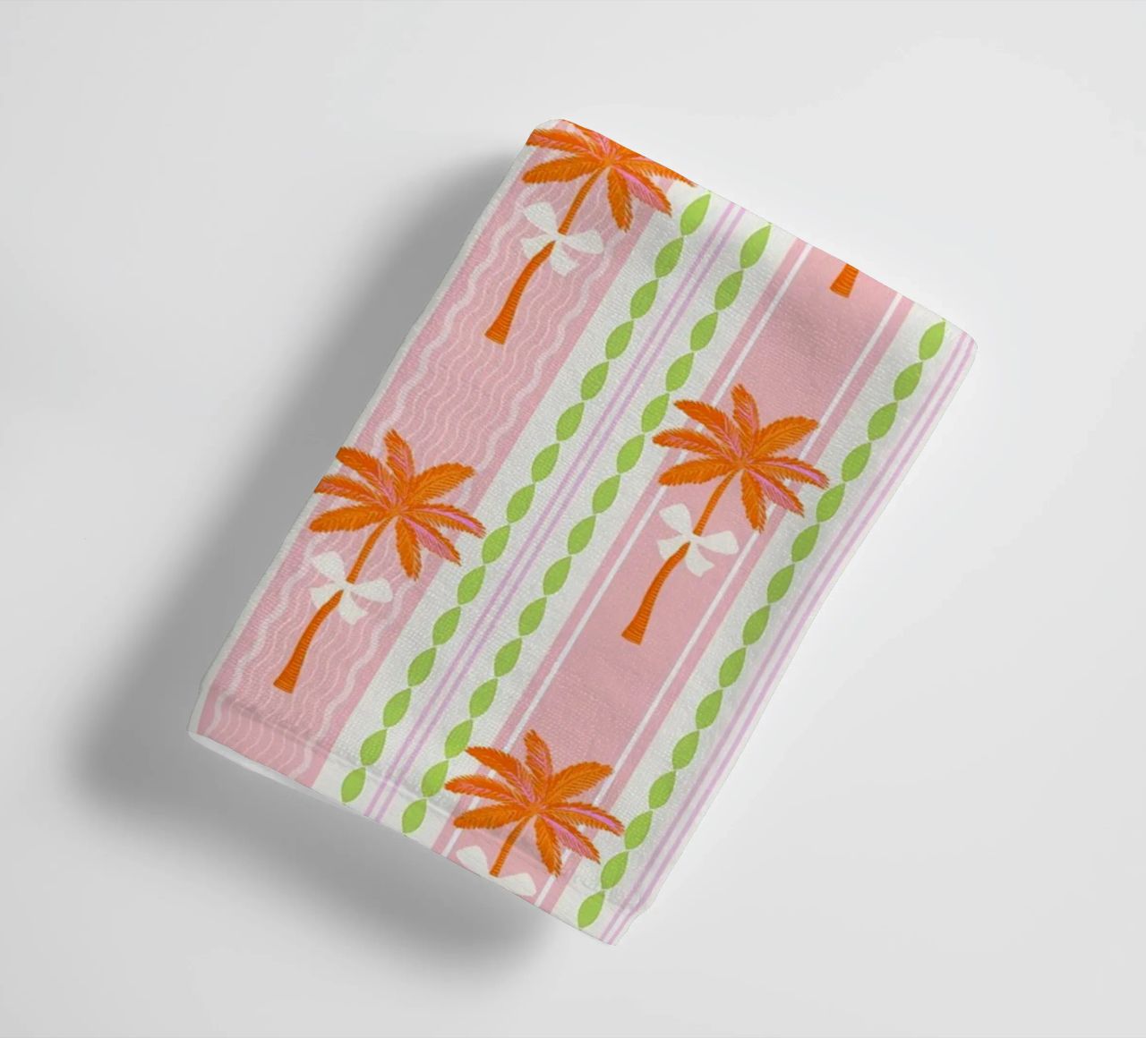 Motif Preppy Palms & Bows Tropical Grandmillennial Stripe (motifs à rayures) serviette de bain de Dominique Vari