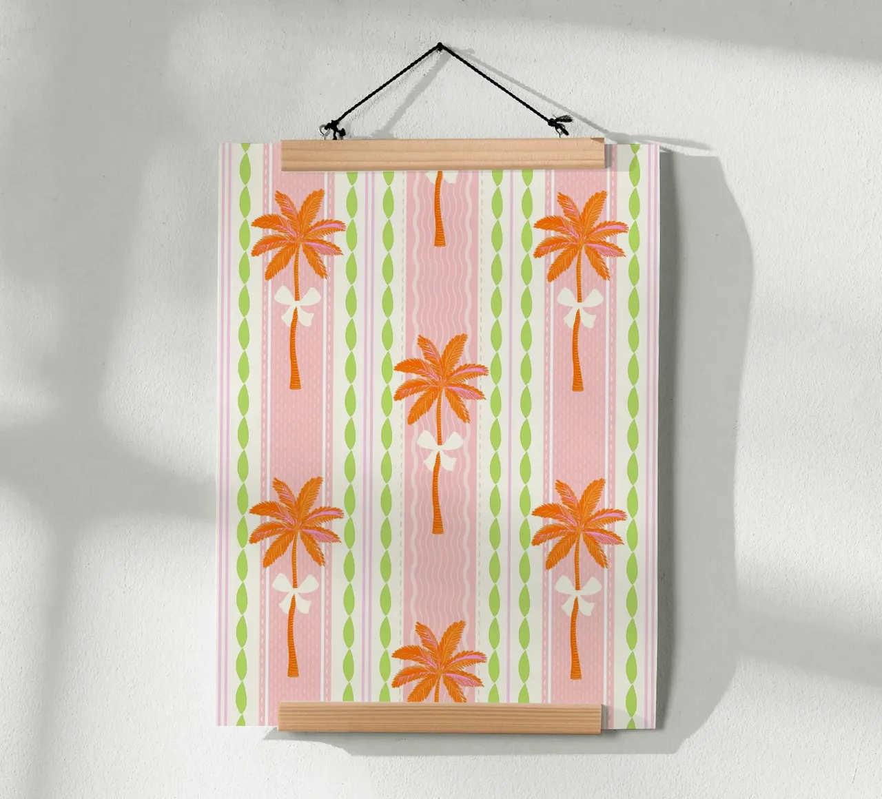Motivo a righe Preppy Palms & Bows Tropical Grandmillennial poster con telaio in plastica da Dominique Vari