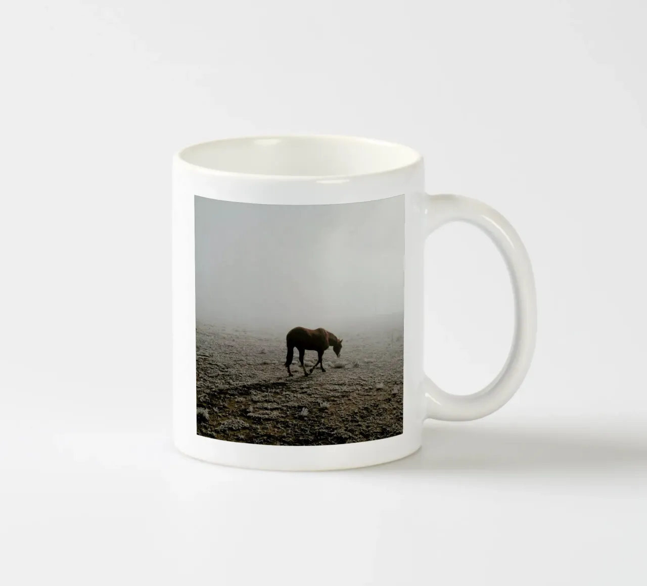 Fogged Horse tazza in ceramica da Kevin Russ