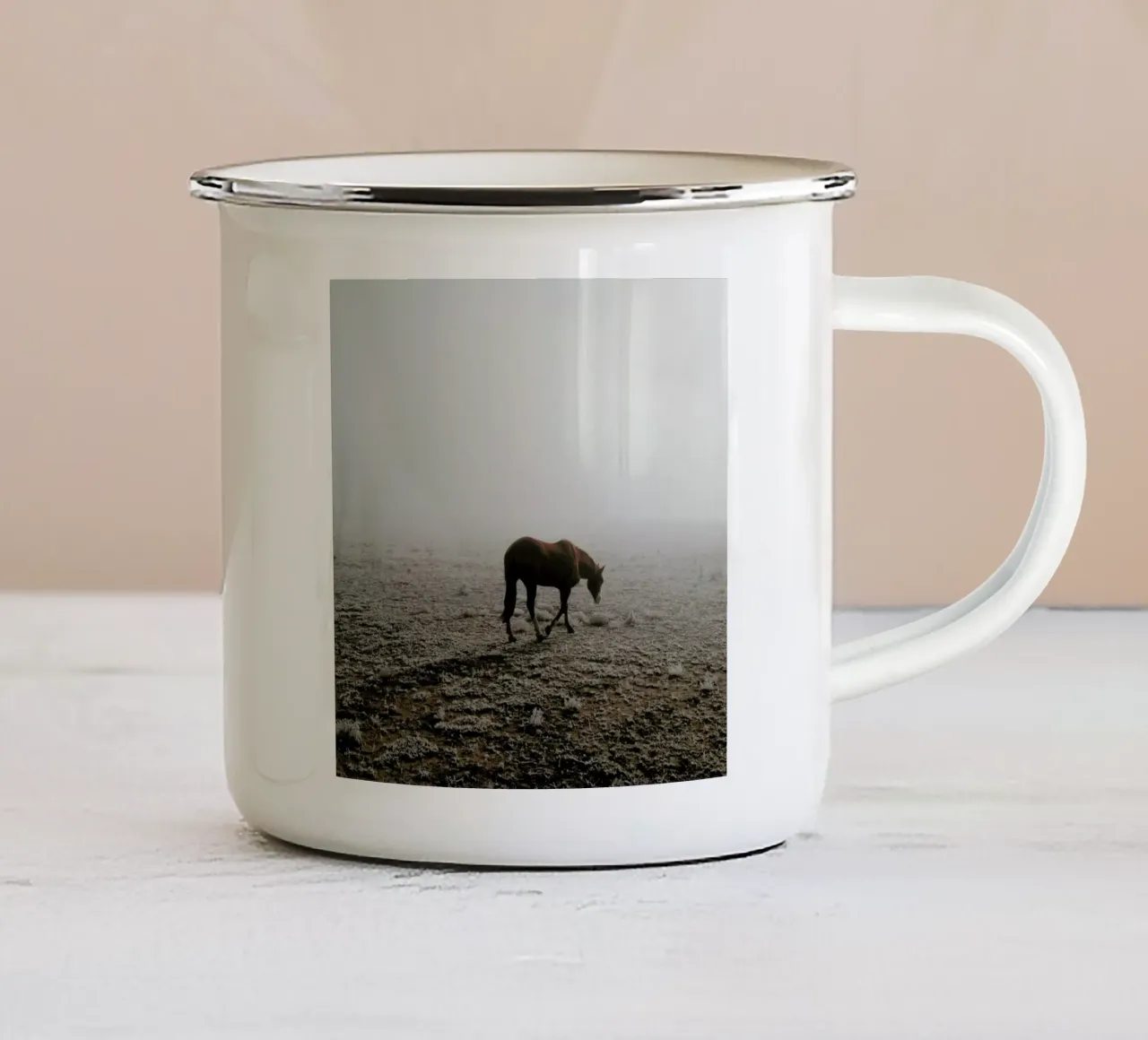 Fogged Horse tazza in smalto da Kevin Russ