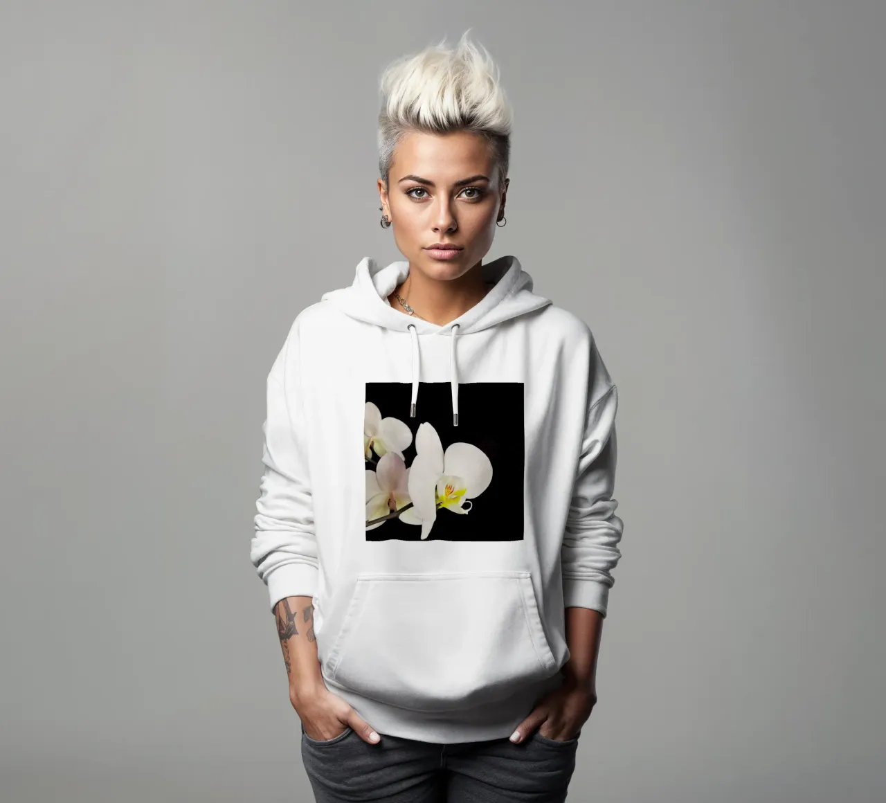 Orchidea bianca e nera felpa con cappuccio da Cassia Beck Photography