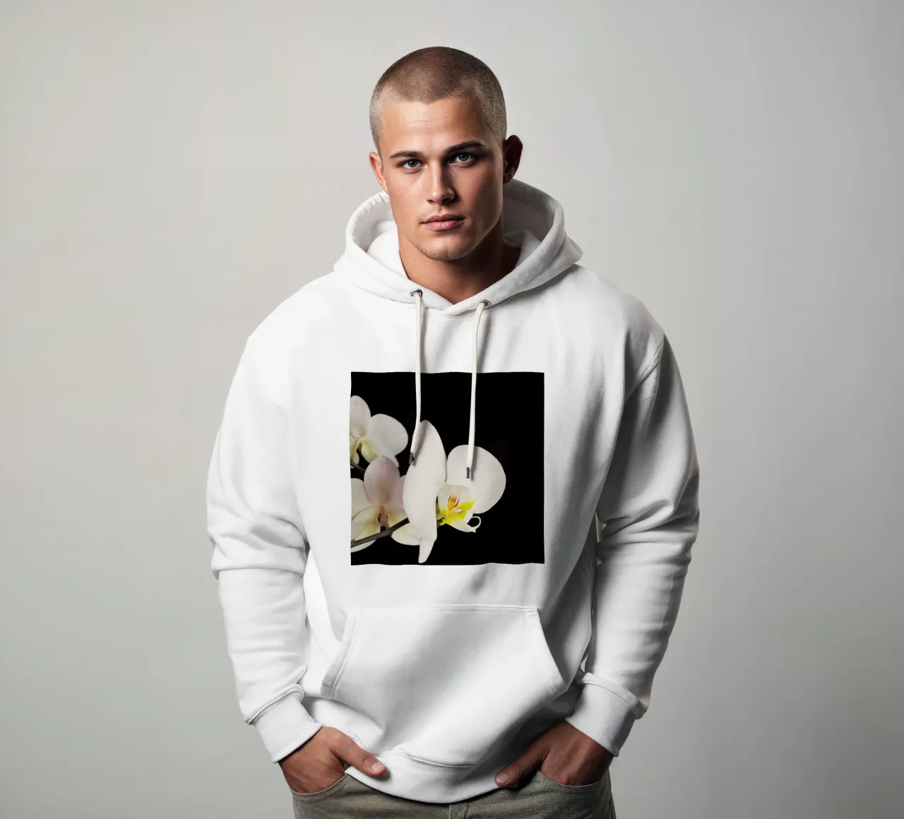 Orchidea bianca e nera felpa con cappuccio da Cassia Beck Photography