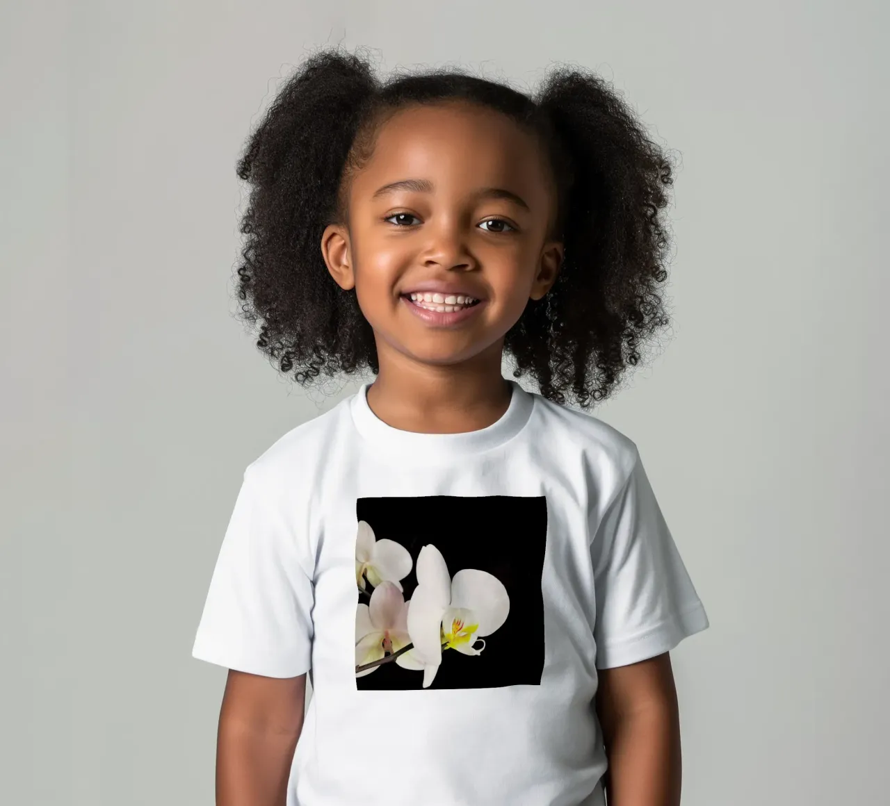 Orchidea bianca e nera t-shirt bambini da Cassia Beck Photography