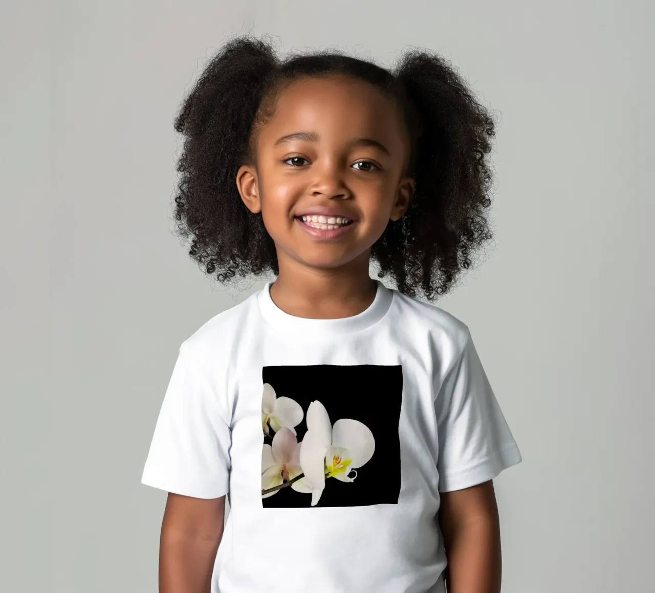 Orchidea bianca e nera t-shirt bambini da Cassia Beck Photography
