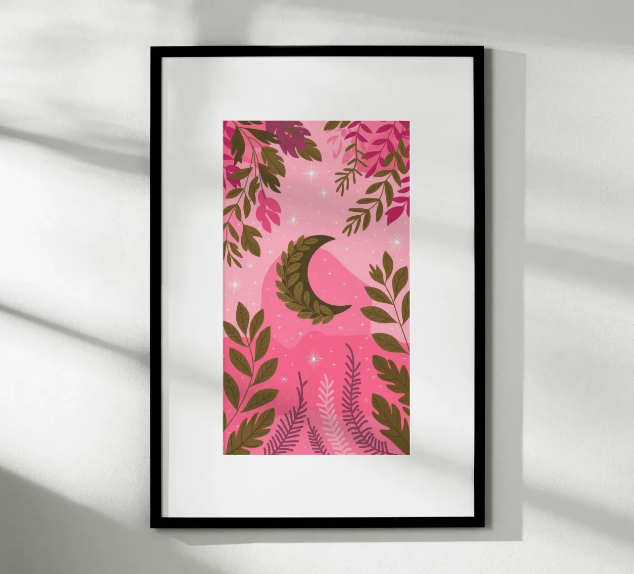 Incanto del giardino al chiaro di luna poster con telaio in legno da Veiled Canvas