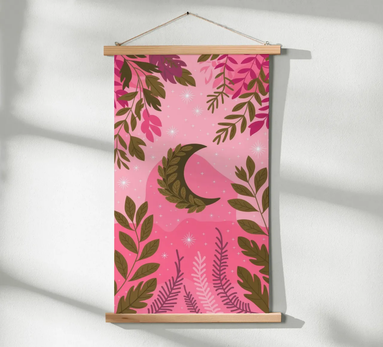 Incanto del giardino al chiaro di luna poster con telaio in legno da Veiled Canvas