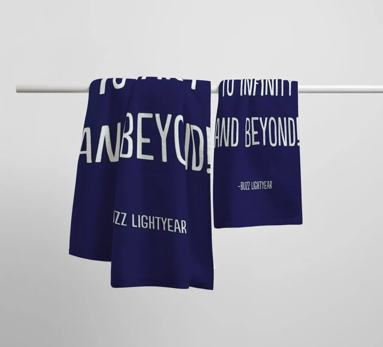 To Infinity, and Beyond! asciugamano da bagno da Little Flourishes