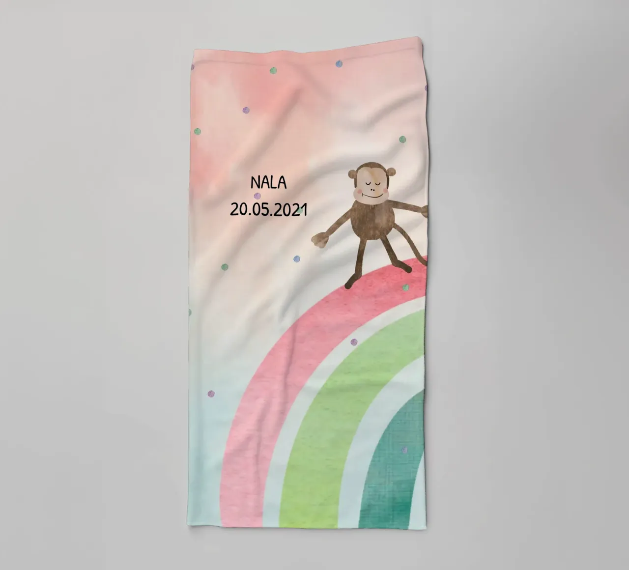 Tanzender Affe auf Regenbogen - Geschwistermotiv 1 towel by maramirage
