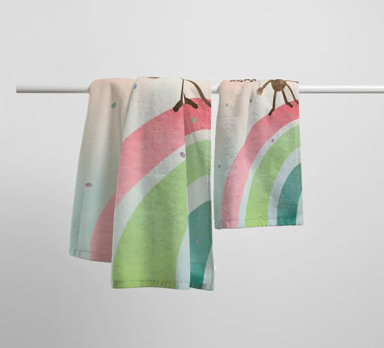 Tanzender Affe auf Regenbogen - Geschwistermotiv 1 towel by maramirage