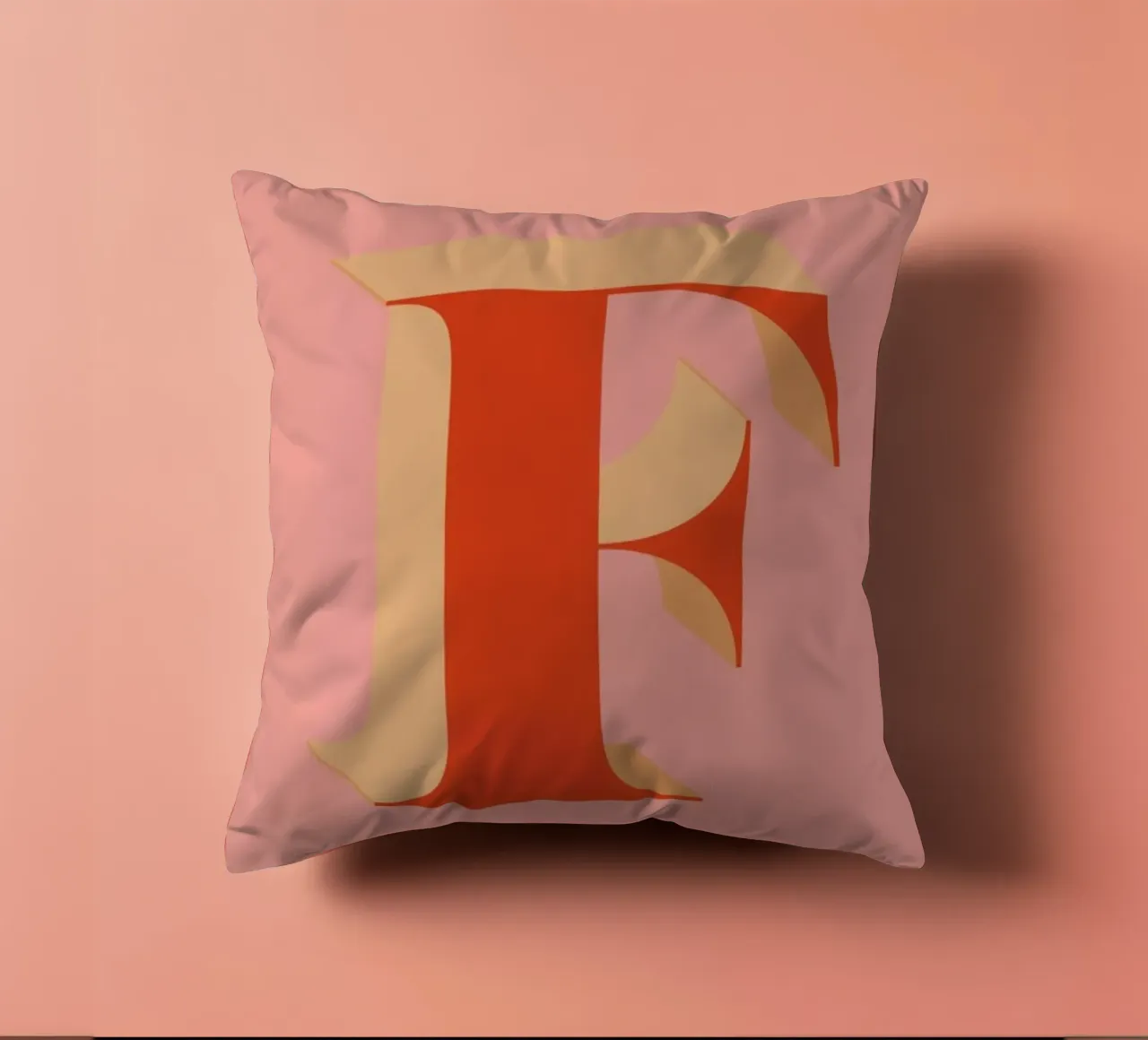Red F cuscino da daylight design studio