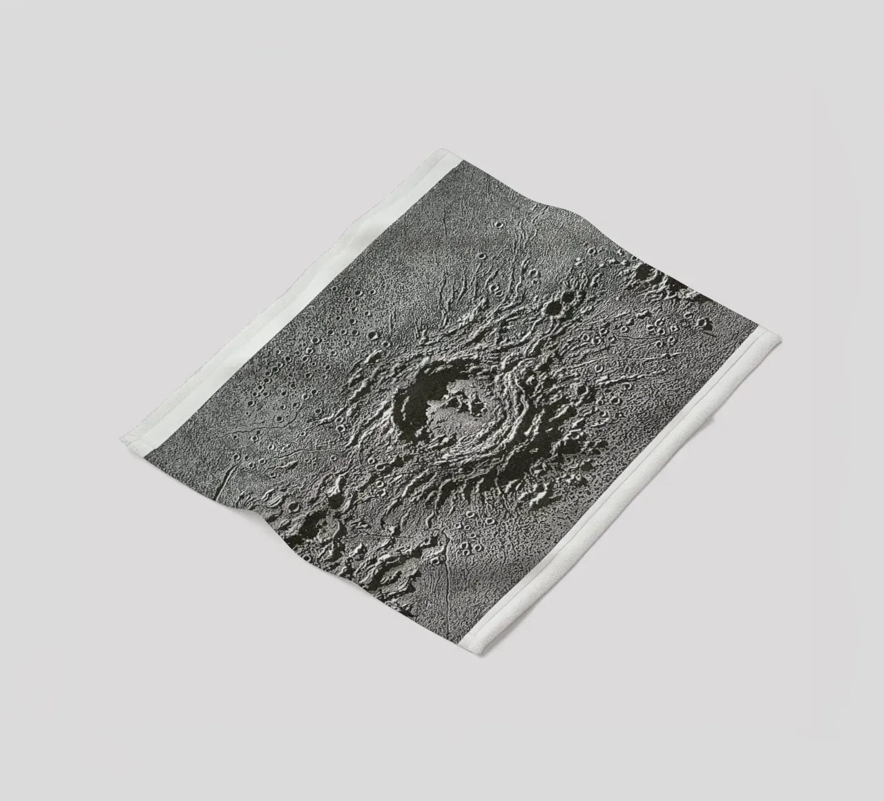 Moon Crater coperta in pile da Flora & Fauna