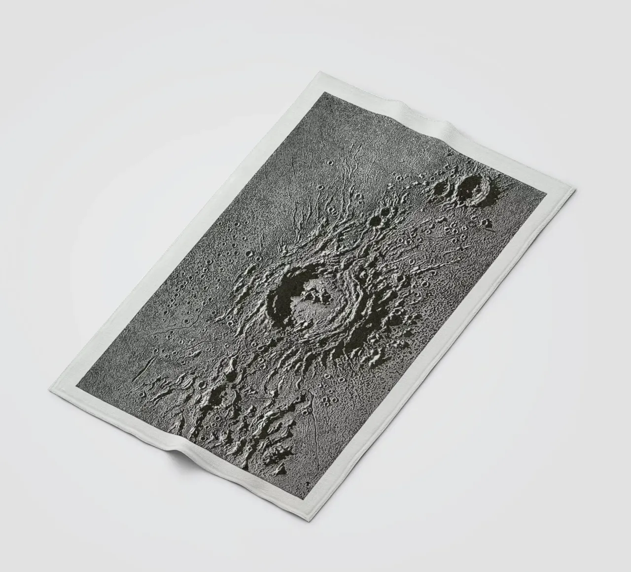 Moon Crater coperta in pile da Flora & Fauna