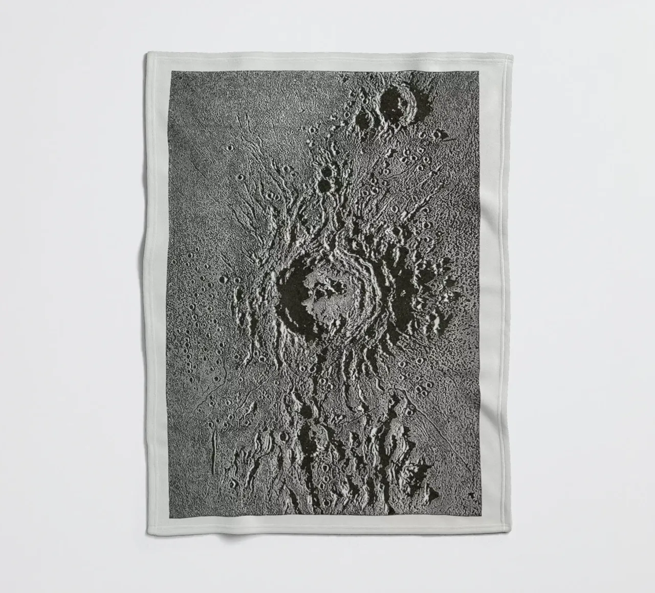 Moon Crater coperta in pile da Flora & Fauna