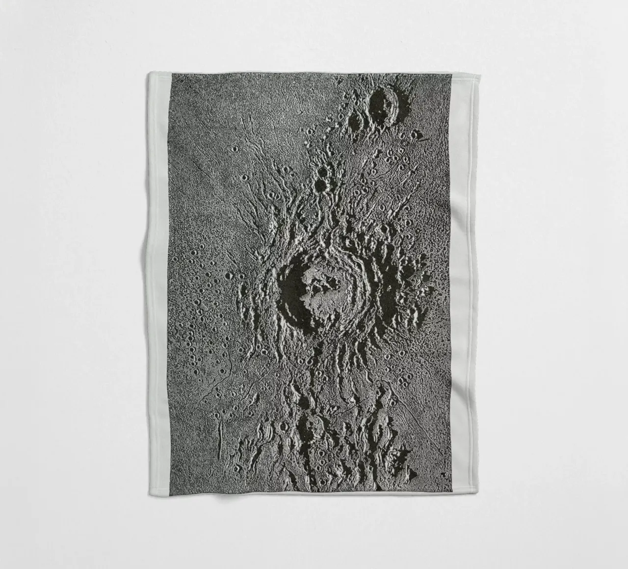 Moon Crater coperta in pile da Flora & Fauna