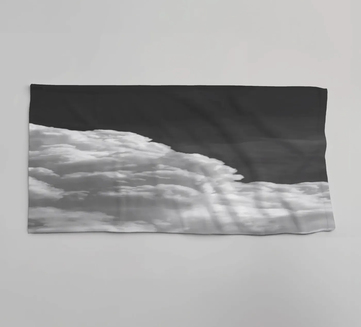 Cloudscape 4 Handtuch von Nur Mut