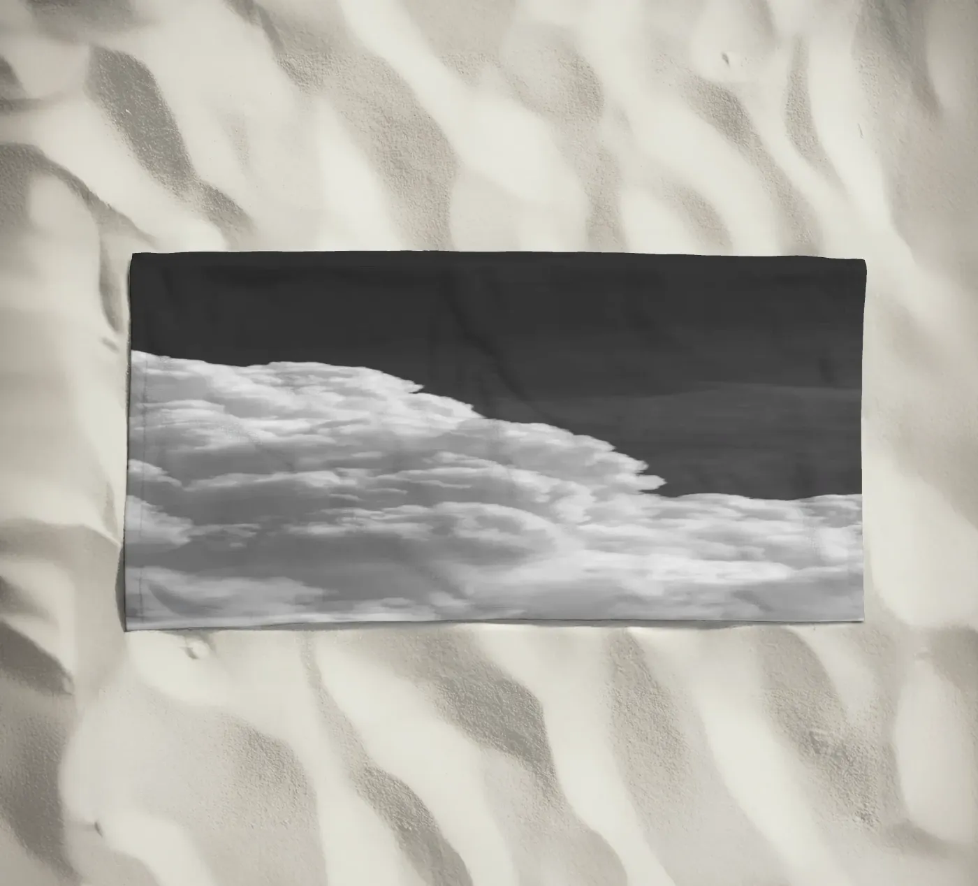 Cloudscape 4 strandhanddoek van Nur Mut