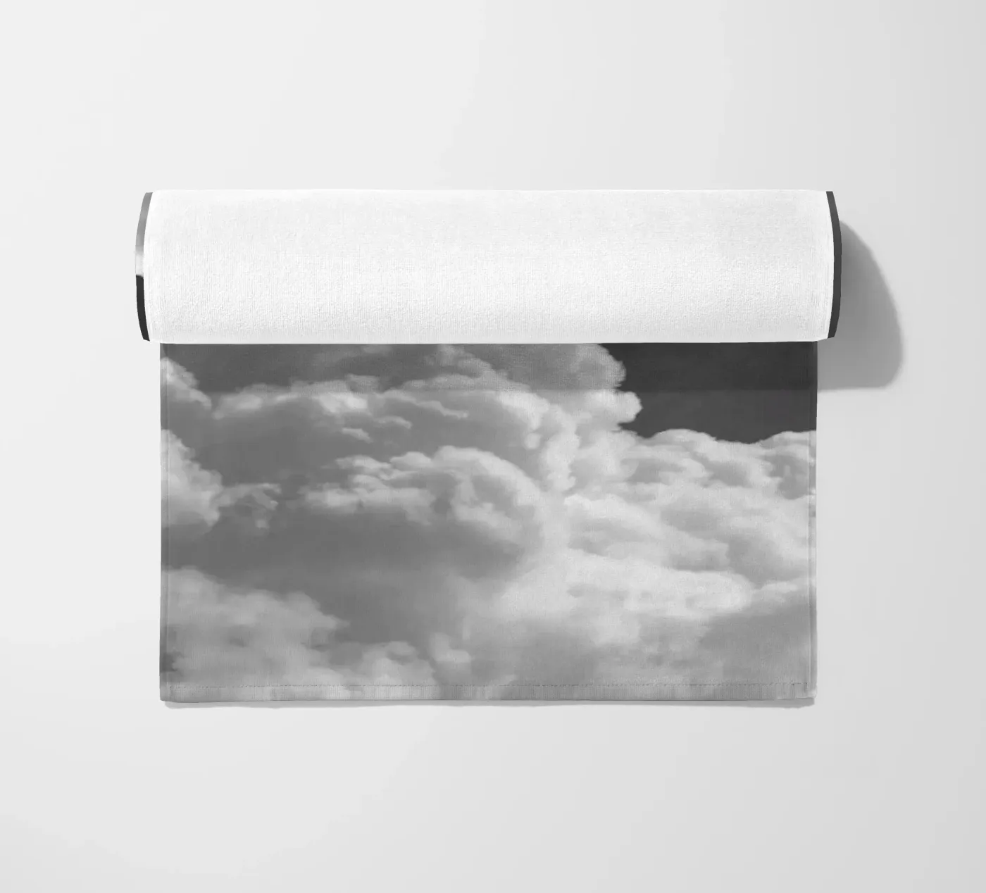Cloudscape 4 strandhanddoek van Nur Mut