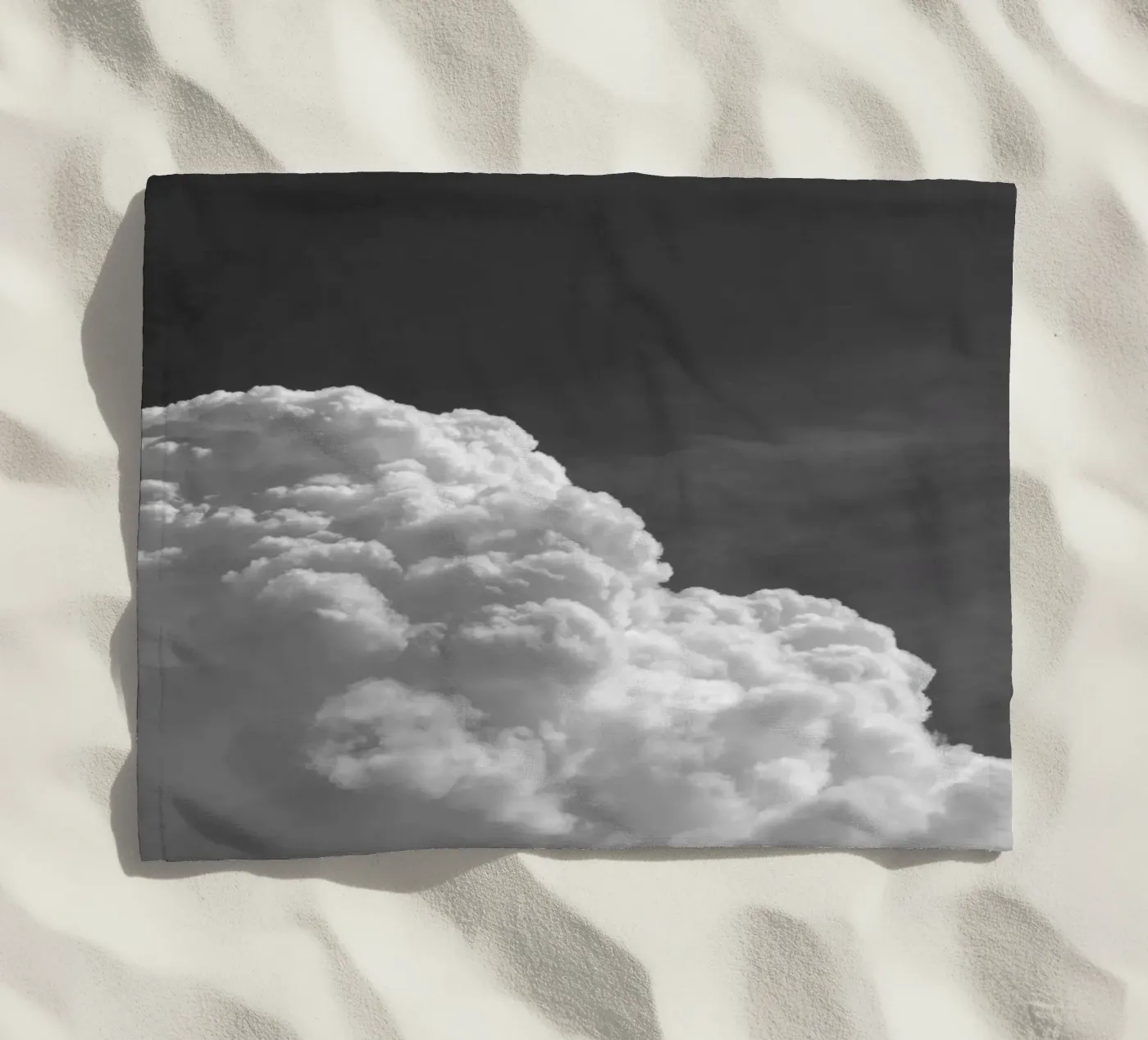 Cloudscape 4 strandhanddoek van Nur Mut