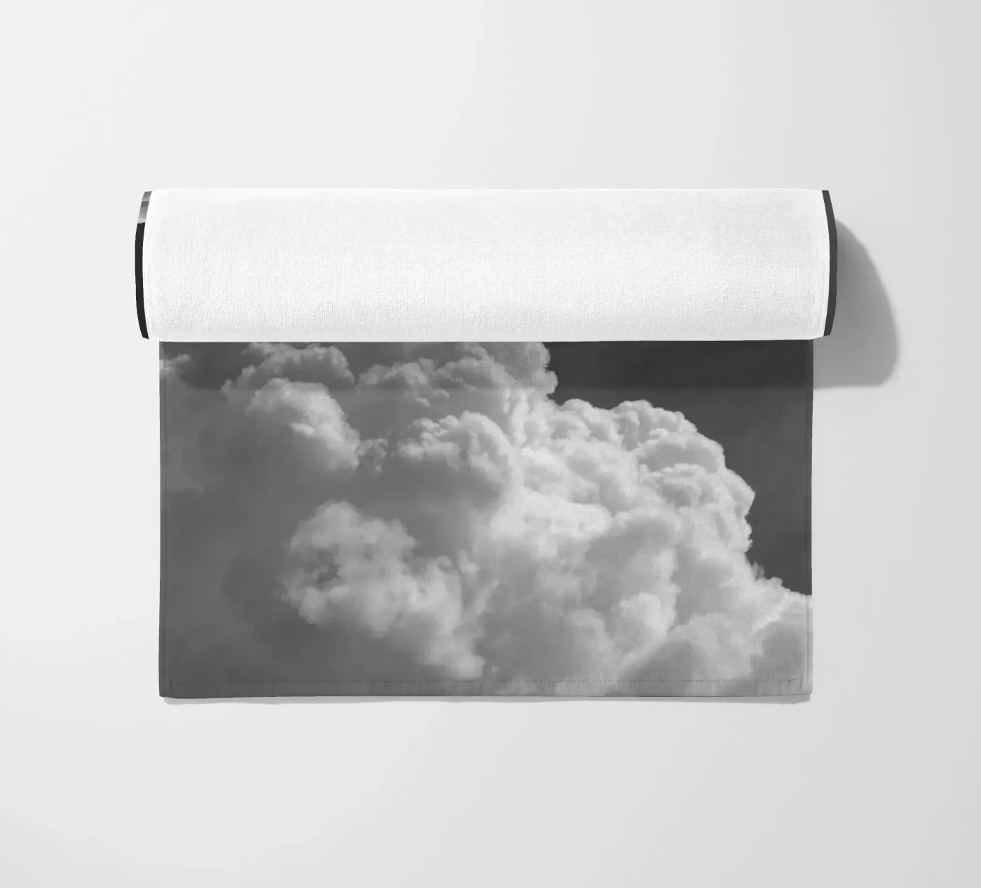 Cloudscape 4 strandhanddoek van Nur Mut