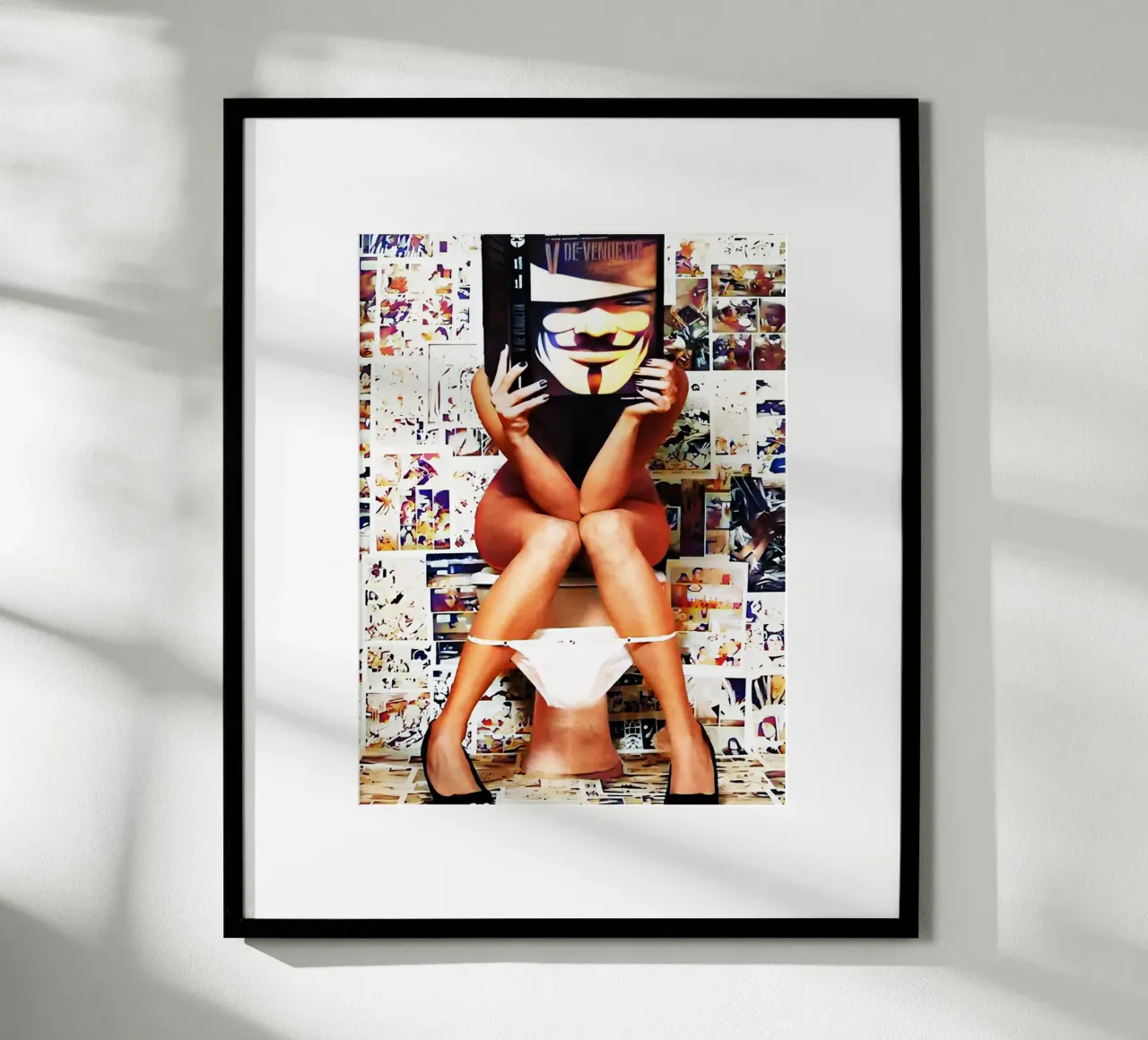 Ragazza sulla toilette poster con telaio in legno da kembangross