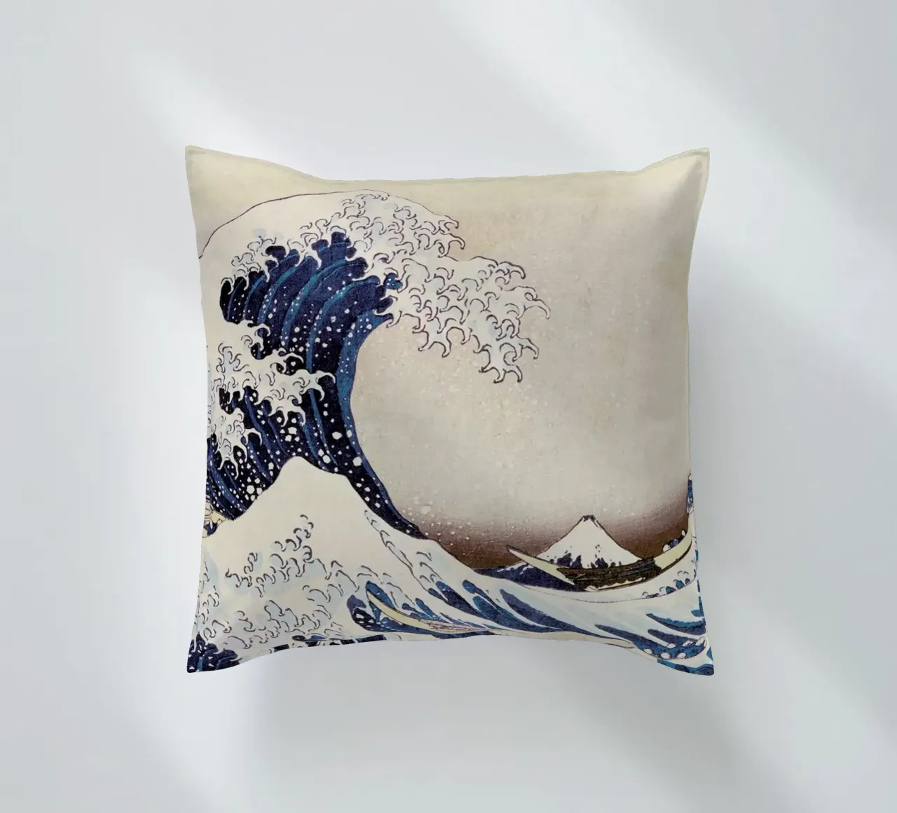 Hokusai - The Great Wave off Kanagawa Kissen von ARTOTHEK