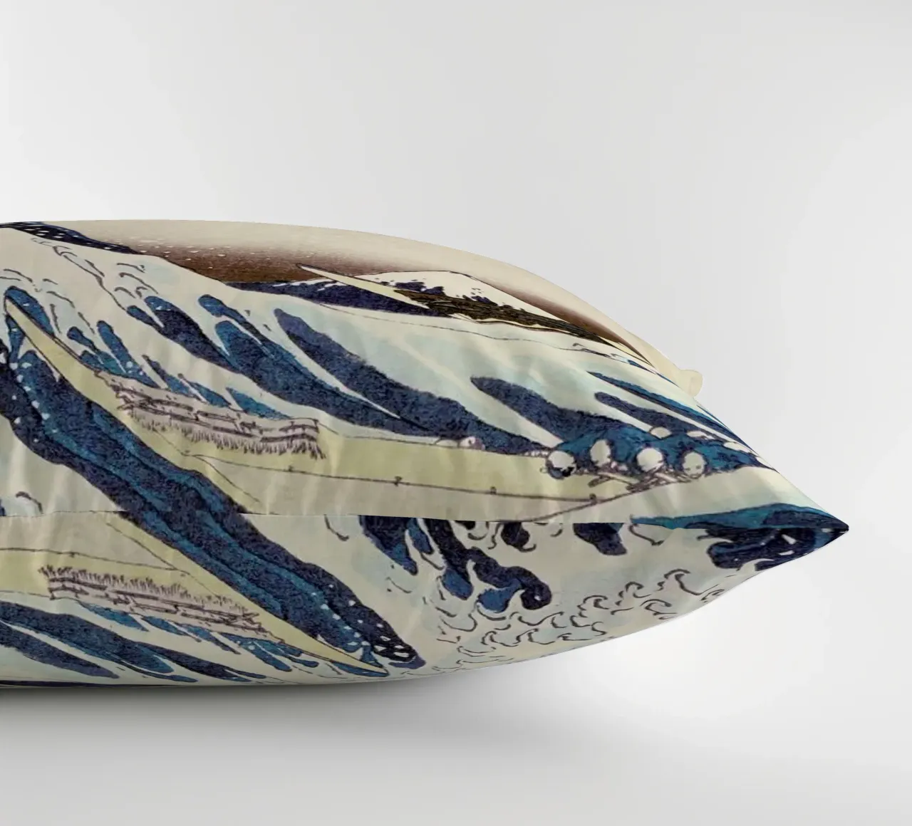 Hokusai - The Great Wave off Kanagawa Kissen von ARTOTHEK