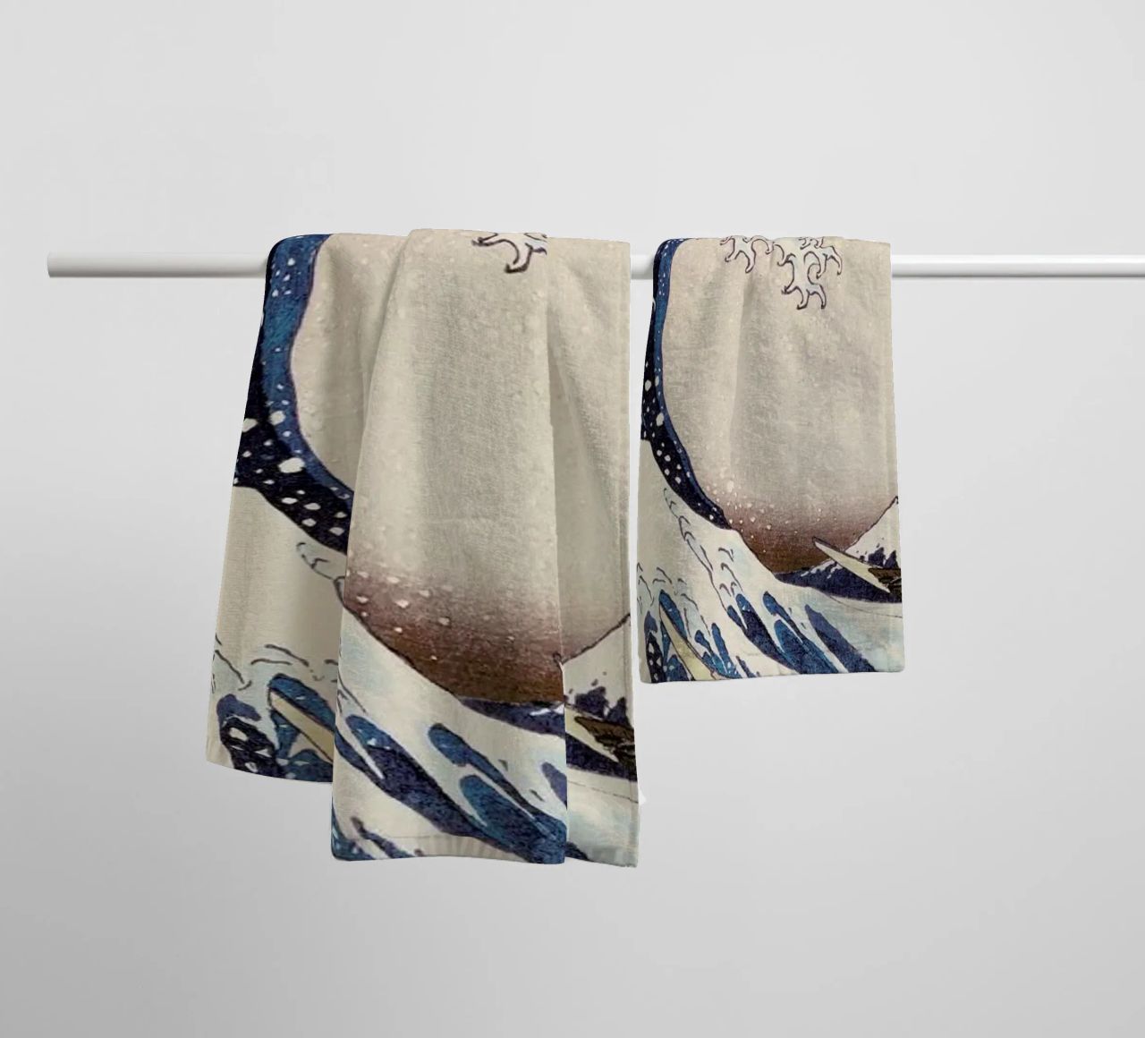 Hokusai - The Great Wave off Kanagawa Handtuch von ARTOTHEK